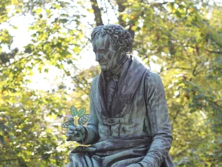statue denon